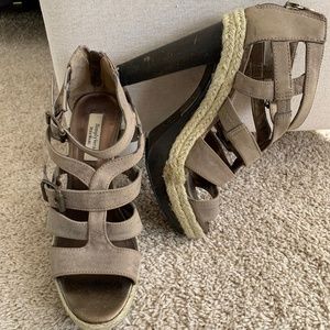 Simply Vera Heels.  Woman’s Size 6.5
